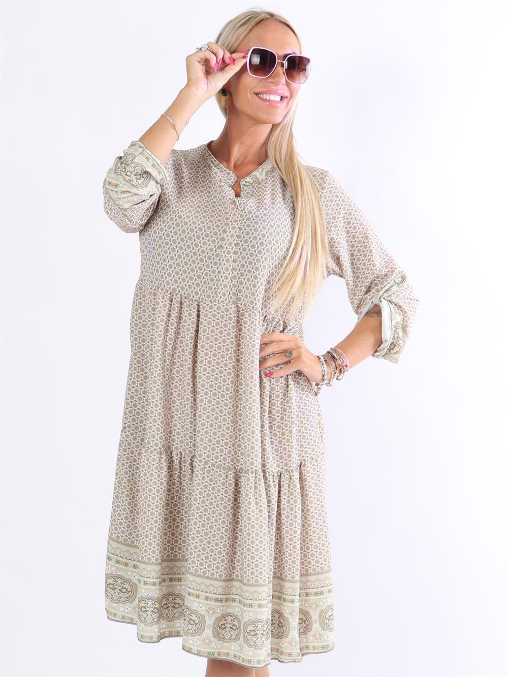 Lana - Mönstrad klänning med lager på lager-look